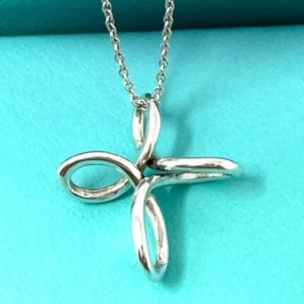 - AuthenticTiffany & CO. Elsa Peretti Infinity Cross Pendant Necklace. - Picture 10 of 11